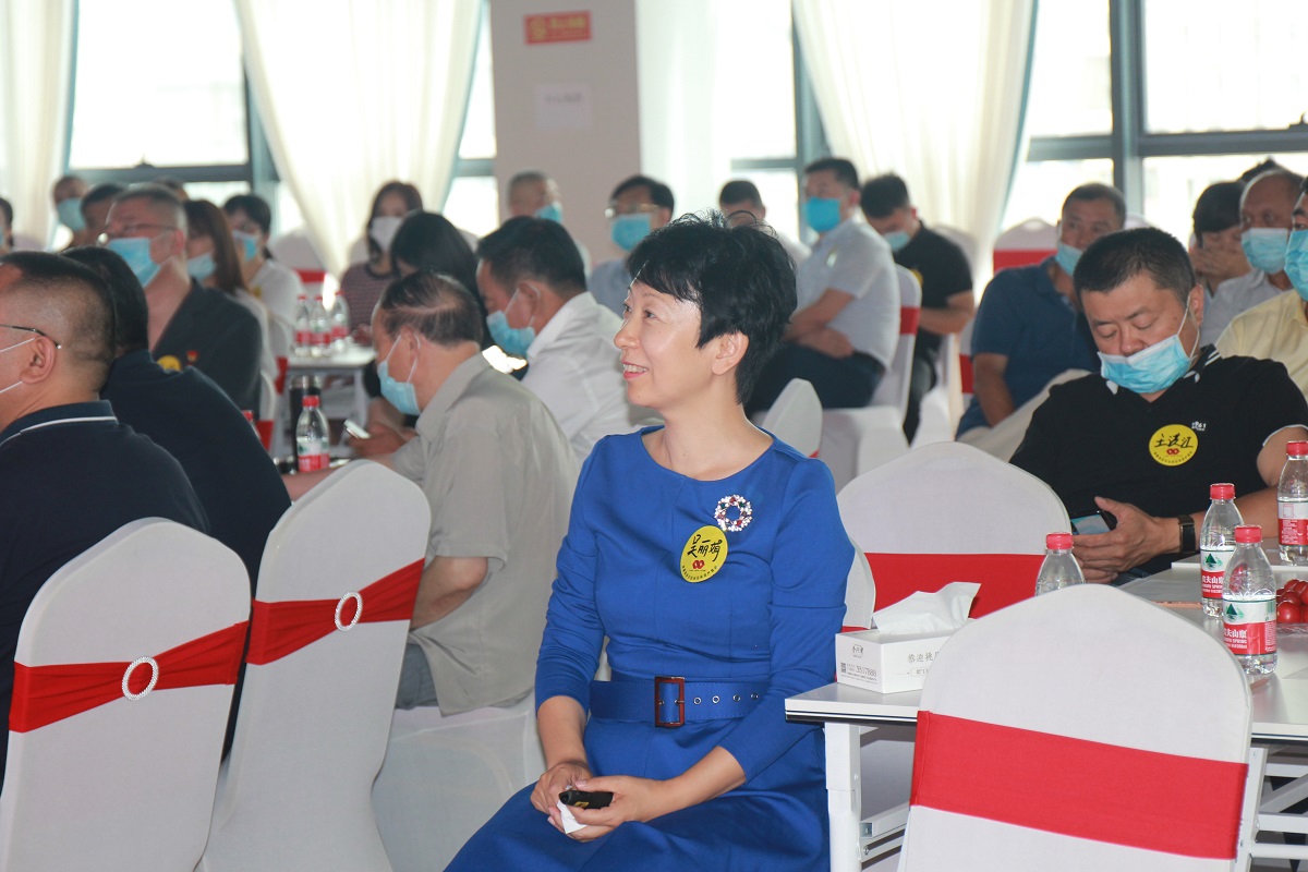 新疆房地产商会第二次理事会议